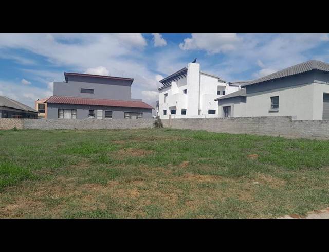 LAND FOR SALE IN WOODHILL ESTATE